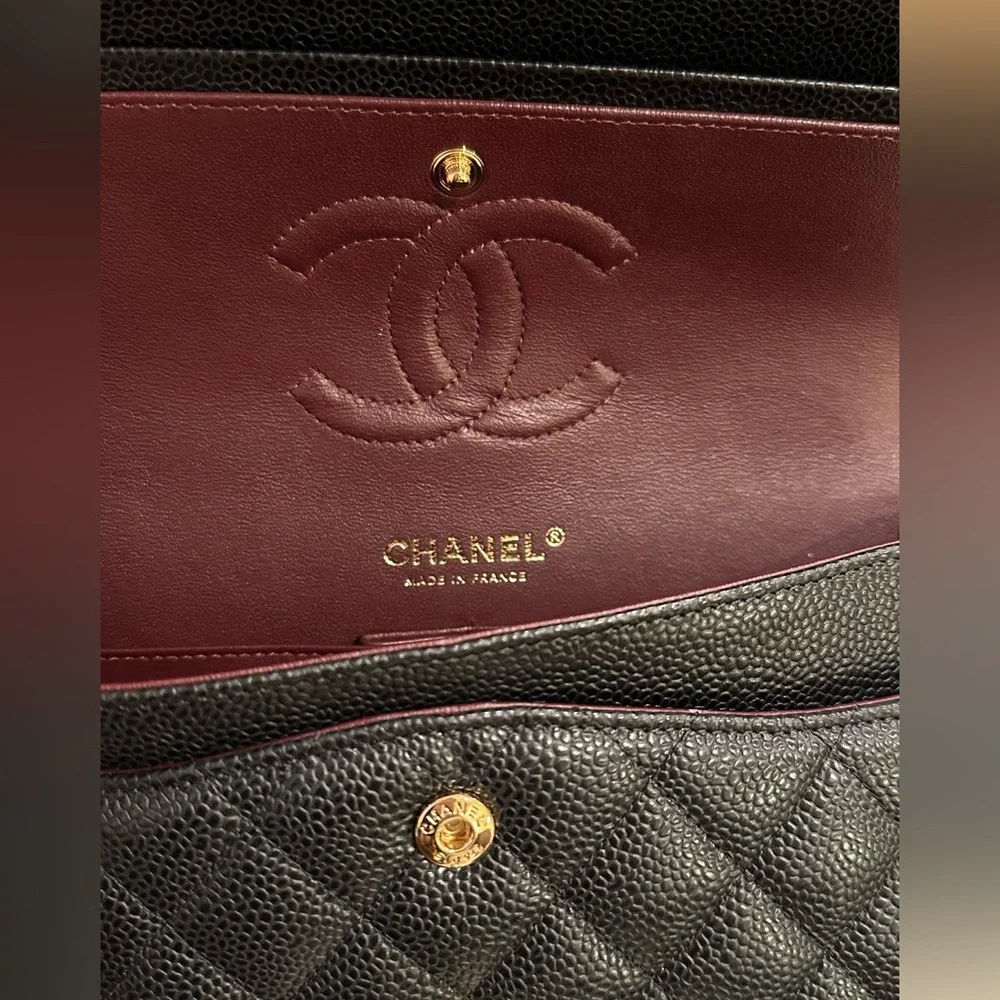 Classic Black Quilted Shoulder Bag with Gold Hardware - Picture 4 of 11